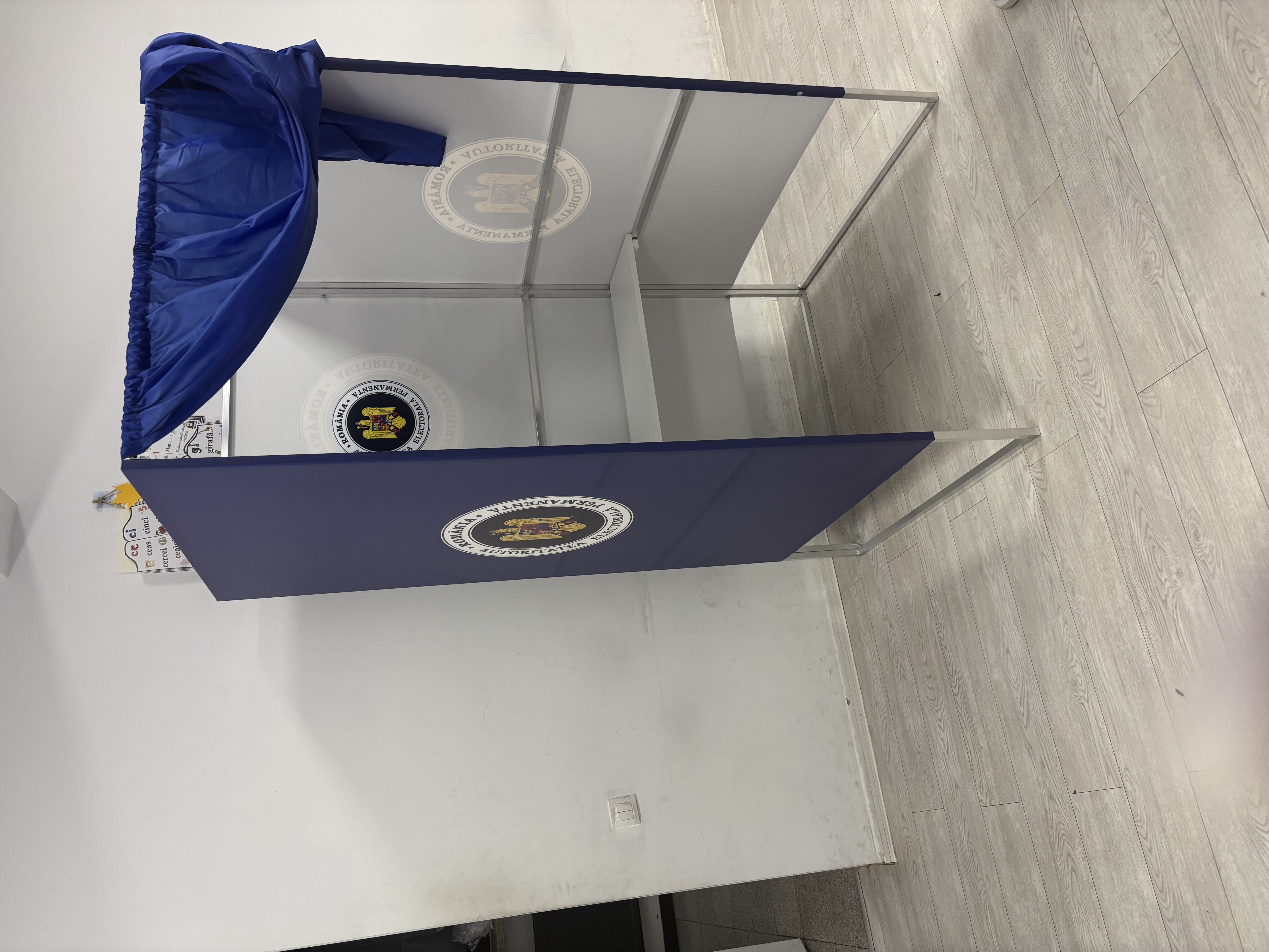 Accesible voting booth used in the pilot-project for the General Mayor of Bucharest by-elections 7 december 2025.jpeg
