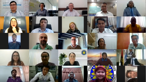 수정됨_webinar group photo (2).jpg